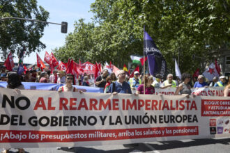 galerie foto protest cu mii de oameni la madrid impotriva reinarmarii europei jos armele sus pensiile critici fata de nato si guvernul sanchez 6844798863e20