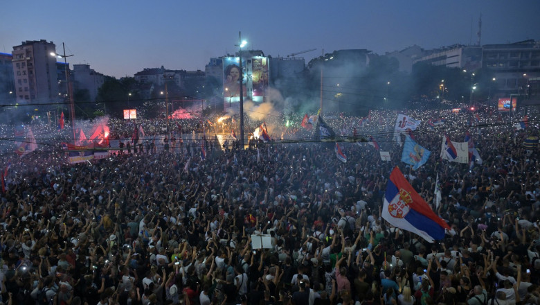 galerie foto zeci de mii de persoane s au adunat sa protesteze la belgrad si sa ceara alegeri anticipate 6860c1e04b848