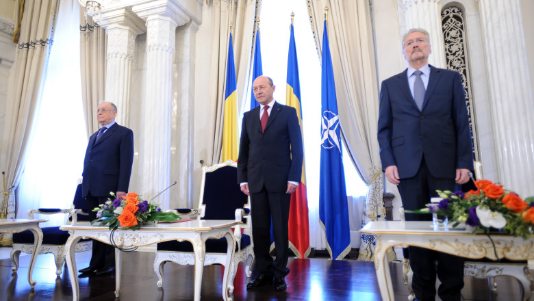 iliescu l a criticat pe basescu a vrut sa mascheze incalcarea principiilor democratiei ce spune despre revizuirea constitutiei 685414e83068e