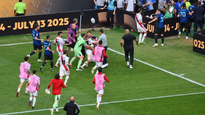 incaierare pe teren dupa meciul inter milano river plate ce a facut chivu 685d2895f2bab