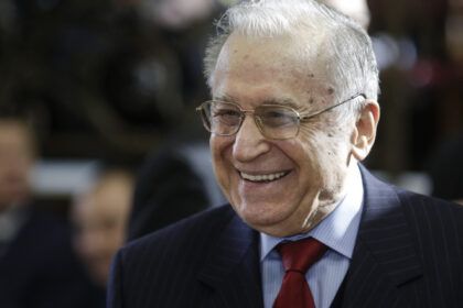 ion iliescu explica de ce l a felicitat pe nicusor dan dupa alegerile prezidentiale m as fi bucurat sa fi castigat un candidat psd 6853f1bddd2f5