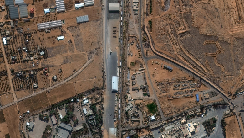 israelul blocheaza cea mai rapida ruta pentru ajutoarele palestinienilor din fasia gaza premierul spaniei pedro sanchez un genocid 685da043a153b