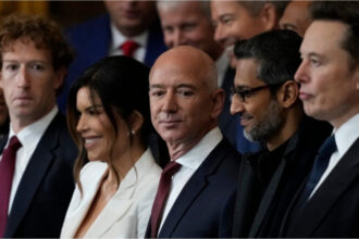 jeff bezos si blue origin incearca sa profite de raceala dintre trump si musk 685fa8936912a