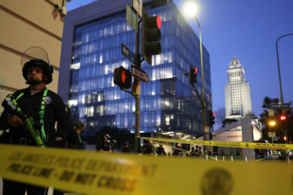 la los angeles a fost instituita starea de urgenta pe timp de noapte politia a inceput sa faca arestari in masa 6849227b96865