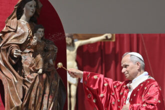 leon al xiv lea a criticat politicile nationaliste in timpul slujbei de duminica ce mesaj a transmis primul papa american 684593e86105a