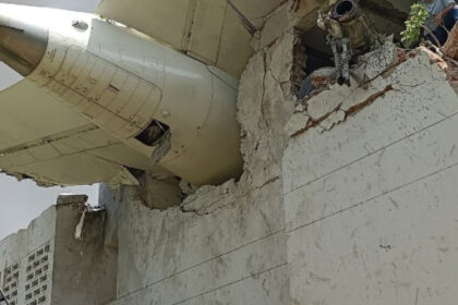 marturii cutremuratoare din ahmedabad unde avionul air india s a prabusit fiul meu a sarit de la etajul 2 pentru a se salva 684ac857e8786