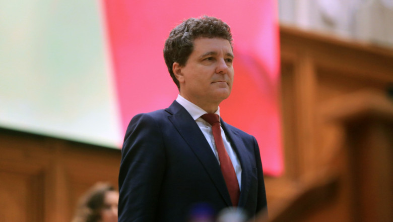 mesajul lui nicusor dan de ziua drapelului national aducem astazi un omagiu celor care au aparat cu pretul vietii acest simbol 685d0c74be6a1