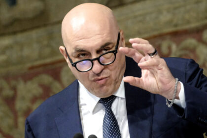 ministrul italian al apararii spune ca nato nu mai are un motiv sa existe asa cum este acum 6855a200f1aa5