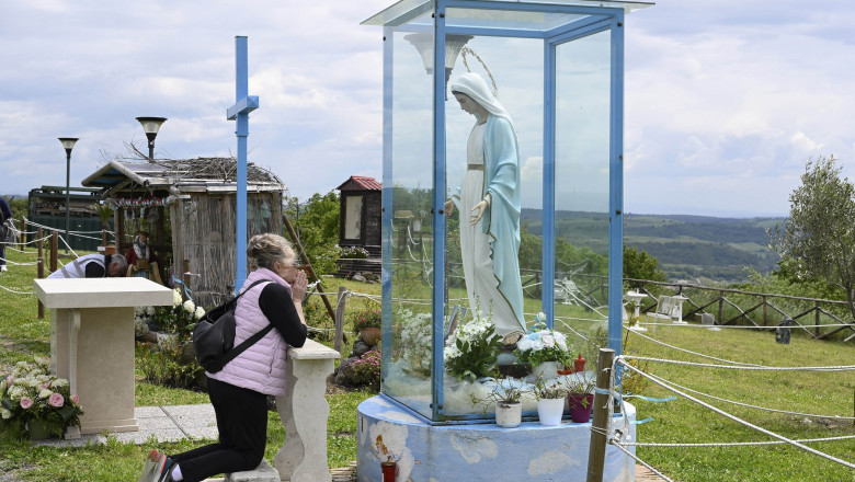 misterul fecioarei maria care plange cu lacrimi de sange langa roma cui apartine adn ul de pe statuie 6859a10bc161c