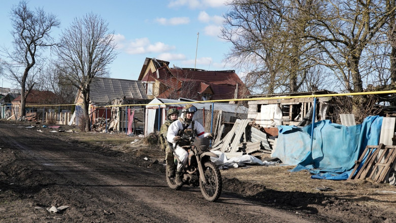 motociclistii sinucigasi ai lui putin intra in viteza in tara nimanui pentru a provoca haos tactica tot mai populara pe front 686023a523646