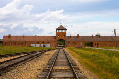 muzeul auschwitz atrage atentia asupra unui continut fals generat cu inteligenta artificiala care circula pe internet 685e1b55ecc6d
