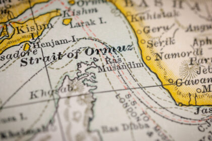 navele evita stramtoarea ormuz iar tarifele de transport cresc puternic din cuaza conflictului israel iran 68533b083ad37