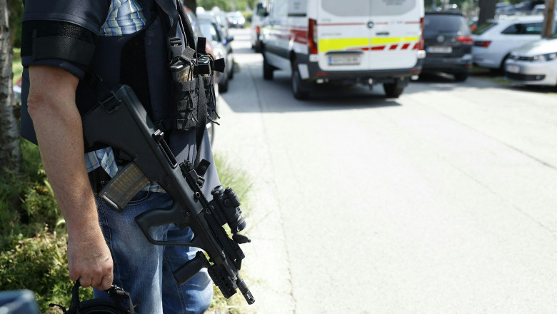 news alert doi romani se afla printre persoanele ranite in atacul de la scoala din austria 68494cb17181d