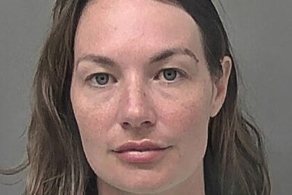 o britanica a plecat in vacanta si le a trimis poze fostilor colegi la intoarcere a fost imediat arestata 6860ef84df28c