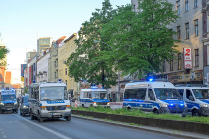 o femeie care a atacat doi oameni cu un cutit in munchen a fost impuscata de politisti 68454ec3494a5