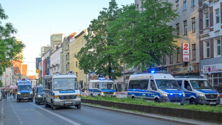 o femeie care a atacat doi oameni cu un cutit in munchen a fost impuscata de politisti 68454ec3494a5