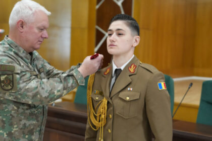 o romanca absolventa a academiei west point a primit gradul de sublocotenent am sa fiu un ofiter care serveste romania cu onoare 6859abc3c6fa3