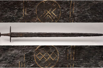 o sabie veche de 1 000 de ani decorata cu simboluri spirituale a fost descoperita intr un rau din olanda 6860239e8ecf3