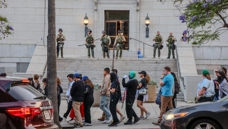 orasele americane se pregatesc pentru noi proteste in timp ce la los angeles a fost decretata stare de urgenta 68499d82f283e