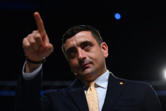 parlamentarii aur au parasit sedinta de plen in care se voteaza noul guvern simion nu participam la aceasta mascarada 6859819293034