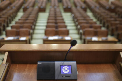 parlamentarii din comisii nu vor mai putea utiliza masinile de serviciu in perioada vacantei 68533a98d4a5e