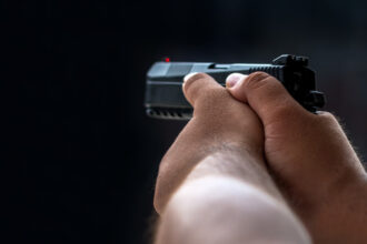 persoanele inculpate in dosare penale nu mai pot cumpara sau detine arme lege promulgata de nicusor dan 6843fa36d419b