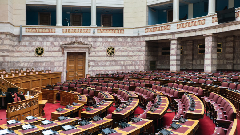 premiera in grecia mandatele a trei parlamentari de extrema dreapta retrase prin hotarare judecatoreasca 6848ff592ccac