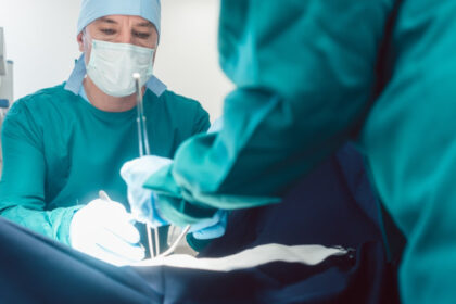 premiera medicala un bolnav de cancer a fost operat de un chirurg de la o distanta de aproape 11 000 km 6854dd7e781e0