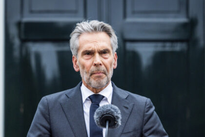 premierul olandez dick schoof si a anuntat demisia la cateva ore dupa ce geert wilders a parasit coalitia de guvernare 683f18873c5a3