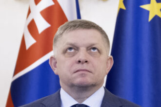 premierul slovac vrea o revizuire a constitutiei care va afecta si mai mult relatia cu ue ce schimbare va face fico in legea suprema 684850b5e337f