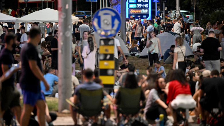proteste in serbia manifestantii au ridicat baricade in belgrad 686216d61bf44