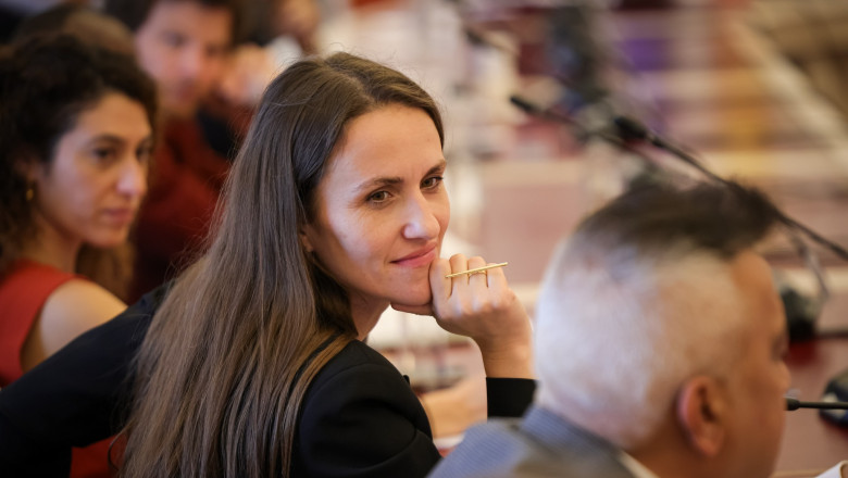 raluca turcan o apara pe oana toiu victima unor atacuri la adresa tinutei sale e un dispret profund fata de femei 685d3dccda8d3