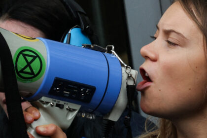 recent deportata din israel greta thunberg riposteaza la remarca lui donald trump care a numit o ciudata si furioasa 684879c5ea38e