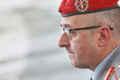 rusia ar putea ataca nato in urmatorii 4 ani avertizeaza seful armatei germane rusia produce anual sute de tancuri 683db8f81dfda