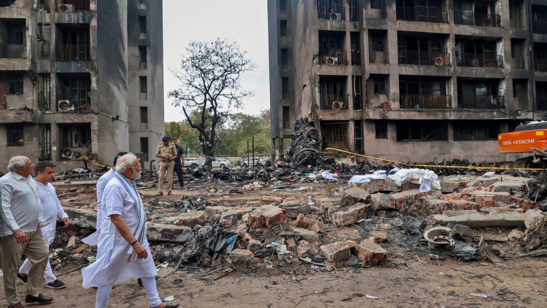 salvatorii cauta supravietuitori si resturi ale avionului air india in ahmedabad modi scena dezastrului este sfasietoare 684bd70c4fe2f