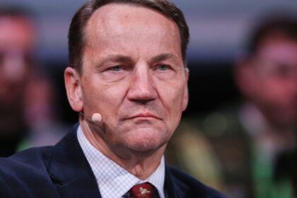 seful diplomatiei poloneze il ironizeaza pe elon musk printr o replica la un conflict din luna martie ce a transmis acesta 68429eed9482f