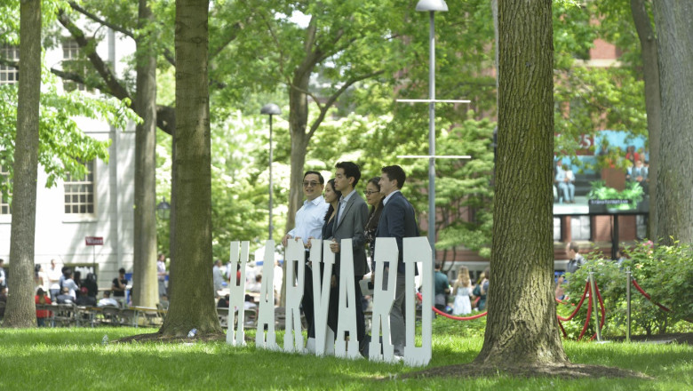 trump suspenda intrarea in statele unite a studentilor internationali care vor sa studieze la harvard reactia universitatii 68414d6738746