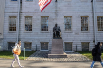 un judecator american blocheaza planul lui trump de a interzice universitatii harvard sa mai primeasca studenti straini 685a4d53245e0