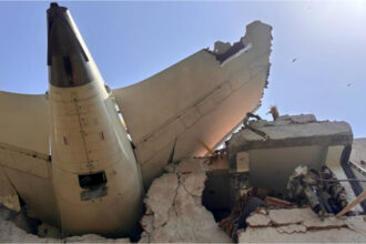 una dintre cutiile negre ale boeingului 787 8 dreamliner al air india prabusit joi a fost gasita 684c339b72659