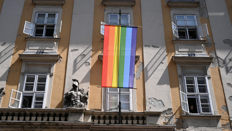 ungaria interzice prin decret afisarea de simboluri lgbtq pe cladirile publice 6843ba8553910