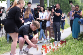 unul dintre cei doi elevi romani raniti in atacul din austria impuscat de patru ori a fost operat de urgenta ce spune mama lui 684998d3d050b