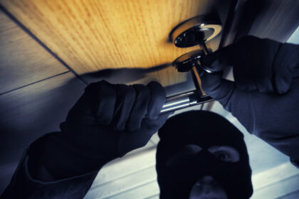 video a inceput sezonul furturilor din locuinte greseala pe care o fac multi dintre romani atunci cand pleaca in vacanta 6858d53673659