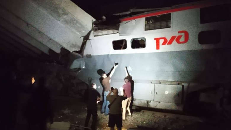 video accident in rusia un pod s a prabusit peste un tren cel putin sapte oameni au murit 683be68fa6d9d