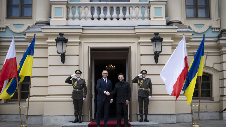 video andrzej duda a fost decorat de volodimir zelenski in ultima vizita a presedintelui polonez in ucraina 68600e8f8d890