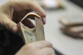 video avertisment dur pentru romania al unui oficial bnr in contextul deficitului urias ne remarcam in mod negativ 68442863a6a9b