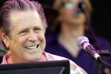 video cantaretul brian wilson cofondator al trupei americane the beach boys a murit la varsta de 82 de ani 684a50d4ae93e