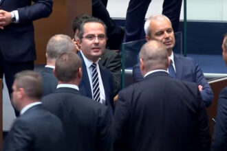 video ciocniri si tensiuni in parlamentul bulgariei din cauza intrarii in zona euro sofia a primit unda verde de la comisia europeana si bce 684134c45d8f5