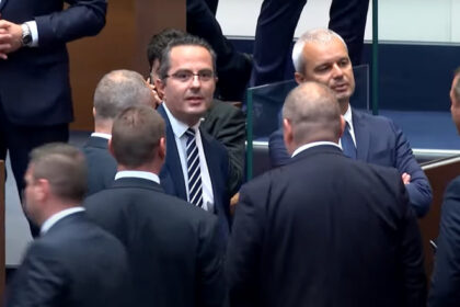 video ciocniri si tensiuni in parlamentul bulgariei din cauza intrarii in zona euro sofia a primit unda verde de la comisia europeana si bce 684134c45d8f5