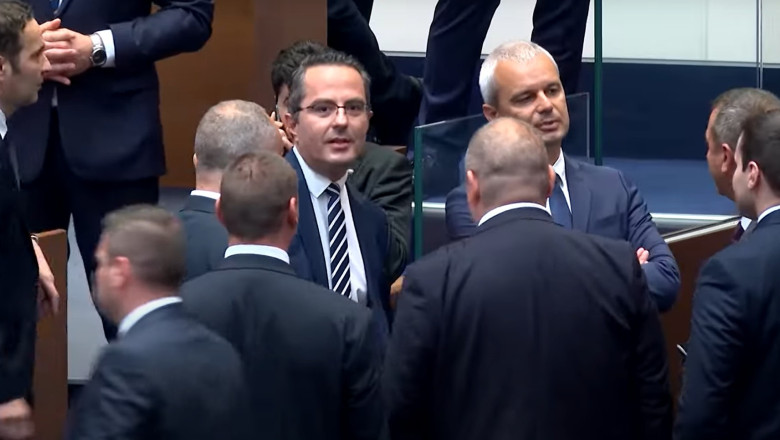 video ciocniri si tensiuni in parlamentul bulgariei din cauza intrarii in zona euro sofia a primit unda verde de la comisia europeana si bce 684134c45d8f5