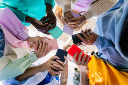 video digitalizarea copilariei un fenomen ingrijorator studiu patru din 10 adolescenti vorbesc cu prietenii lor doar pe internet 685cc9d654902